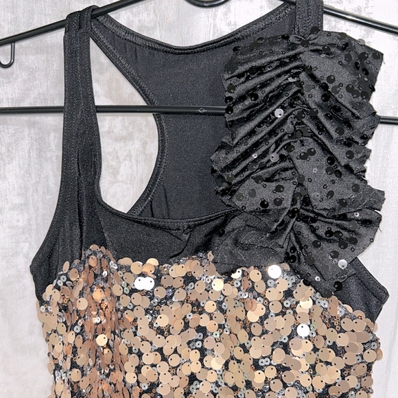 Costume Gallery Dance Costume Size:Large Child in Black & Gold👯♀️ - Picture 3 of 8